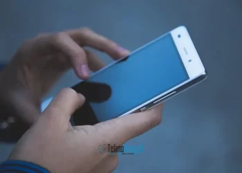 Perbedaan Layar AMOLED dan IPS