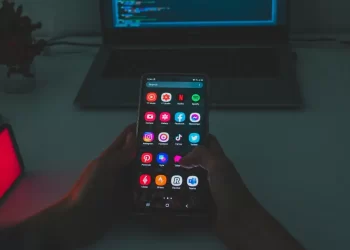 Cara Agar YouTube Tetap Berjalan Saat Buka Aplikasi Lain