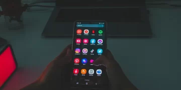 Cara Agar YouTube Tetap Berjalan Saat Buka Aplikasi Lain