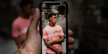 Penyebab dan Cara Mengatasi Layar iPhone Ada Bayangan Hitam