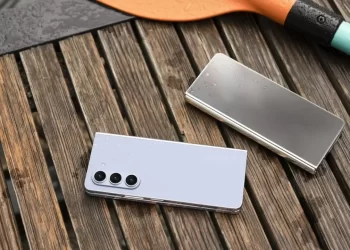 OPPO vs Samsung: Mana yang Lebih Awet dan Tahan Lama? 9 OPPO vs Samsung Bagus Mana