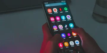 Penyebab Layar HP Samsung Berubah Warna dan Solusinya