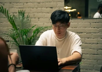 7 Laptop Terbaik untuk Pelajar Ringan, Cepat, dan Murah!